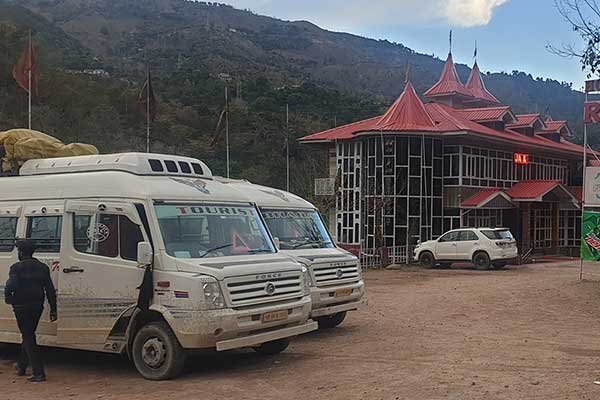 26 Seater Tempo Traveller Hire in Chandigarh