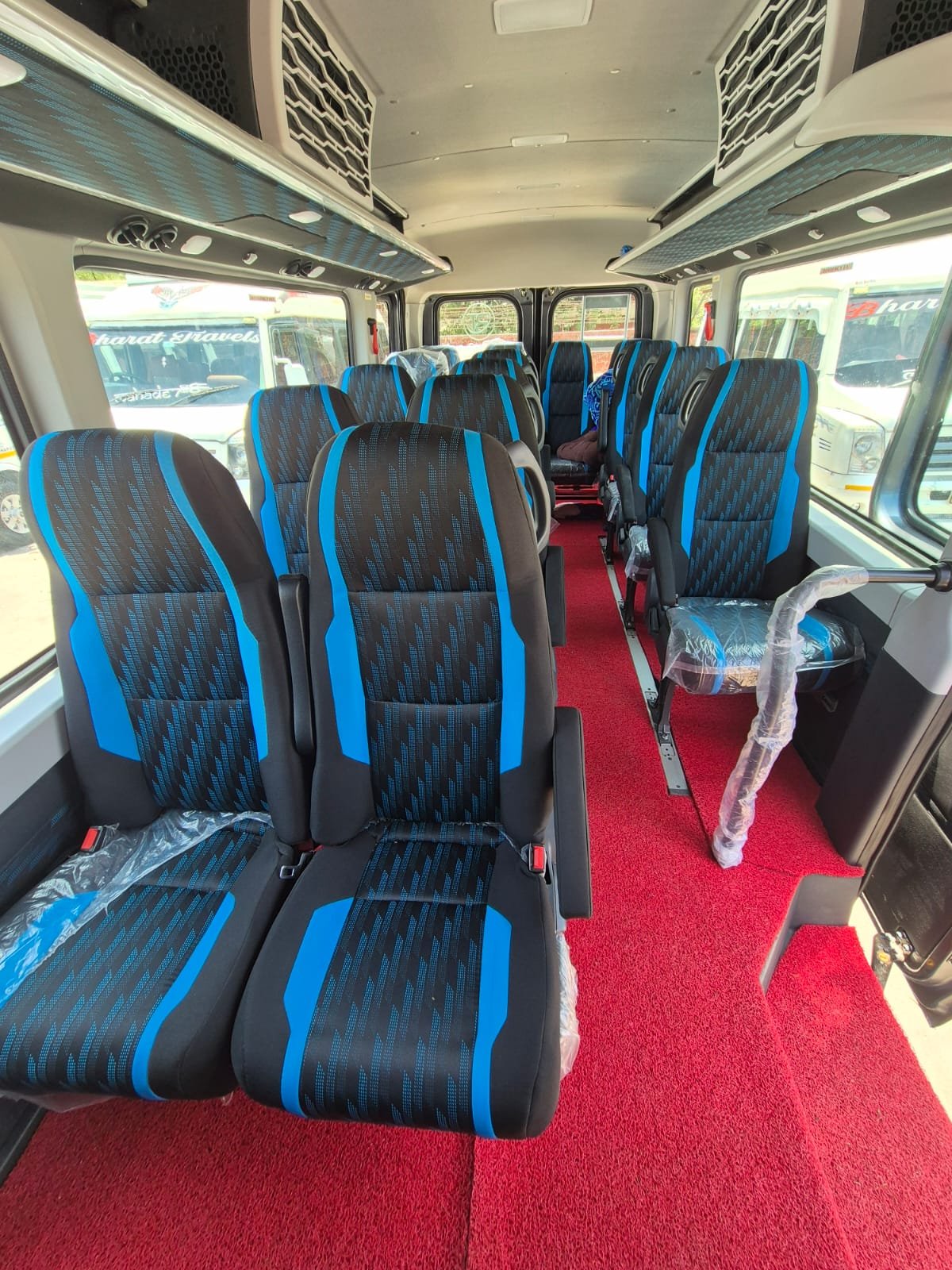 Force Urbania Hire in Chandigarh photo 3