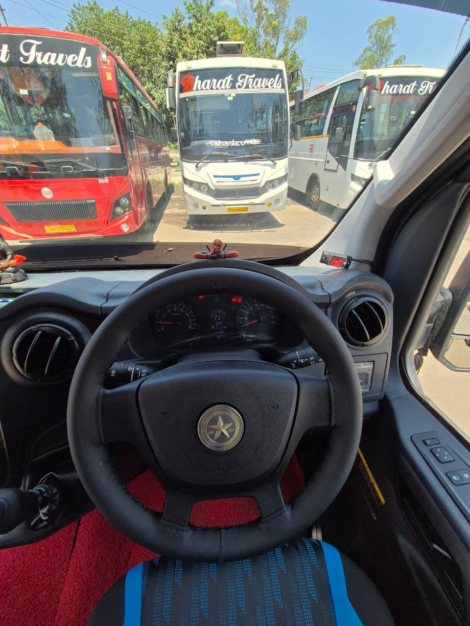 Force Urbania Hire in Chandigarh photo 5